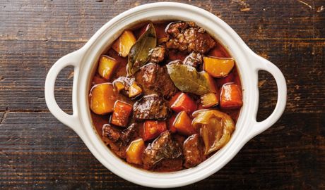 Et pourquoi pas une formule du jour avec un boeuf bourguignon, un petit pain et une pâtisserie ?
NATALIA LISOVSKAYA-FOTOLIA.COM Et pourquoi pas une formule du jour avec un boeuf bourguignon, un petit pain et une pâtisserie ?
NATALIA LISOVSKAYA-FOTOLIA.COM