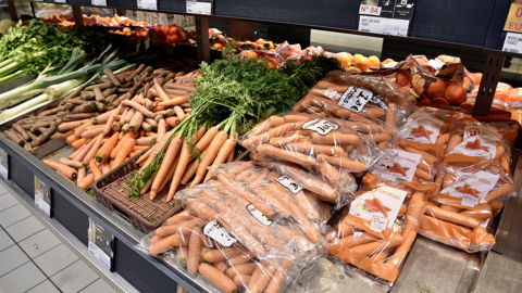 Le gouvernement doit revoir la liste des fruits et légumes pouvant être emballés sous plastique. Le gouvernement doit revoir la liste des fruits et légumes pouvant être emballés sous plastique.