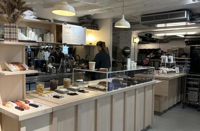 Une boutique où le moulage est réalisée aux yeux du client - Plaq Manufacture @l.allafort