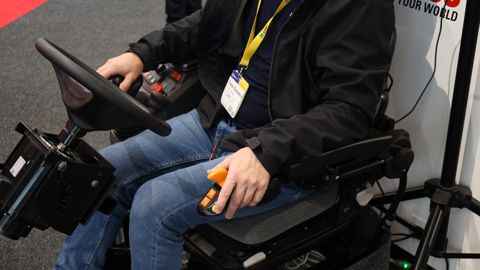 La conduite sans volant étudiée sur les chariots télescopiques MLT de Manitou La conduite sans volant étudiée sur les chariots télescopiques MLT de Manitou