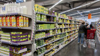 L'augmentation du chiffre d'affaires sur les produits alimentaires est supérieur sur un an à celle des carburants. L'augmentation du chiffre d'affaires sur les produits alimentaires est supérieur sur un an à celle des carburants.