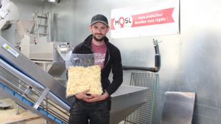 Gilles Grouber a investi 30 000 euros dans un équipement de tri, découpe et mise sous vide. Il transforme 200 kg par semaine. Gilles Grouber a investi 30 000 euros dans un équipement de tri, découpe et mise sous vide. Il transforme 200 kg par semaine.