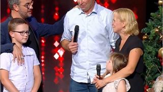 Jérôme et Chantal sont surpris à l'annonce d'un voyage au Sénégal après 22 ans sans être partis en vacances. Jérôme et Chantal sont surpris à l'annonce d'un voyage au Sénégal après 22 ans sans être partis en vacances.