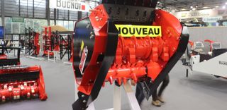 Les trois plus gros modèles de ce broyeur Bugnot sont prévus pour être entrainés par prise force à 540 ou 1 000 tr/min. Les trois plus gros modèles de ce broyeur Bugnot sont prévus pour être entrainés par prise force à 540 ou 1 000 tr/min.