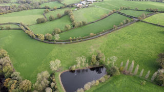 Le contrôle des cessions de parts sociales et de titres concerne les sociétés qui détiennent des terres agricoles. Le contrôle des cessions de parts sociales et de titres concerne les sociétés qui détiennent des terres agricoles.