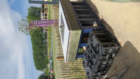 Le TreeTank en présentation avec à sa gauche un module de Q-Bic Plus.