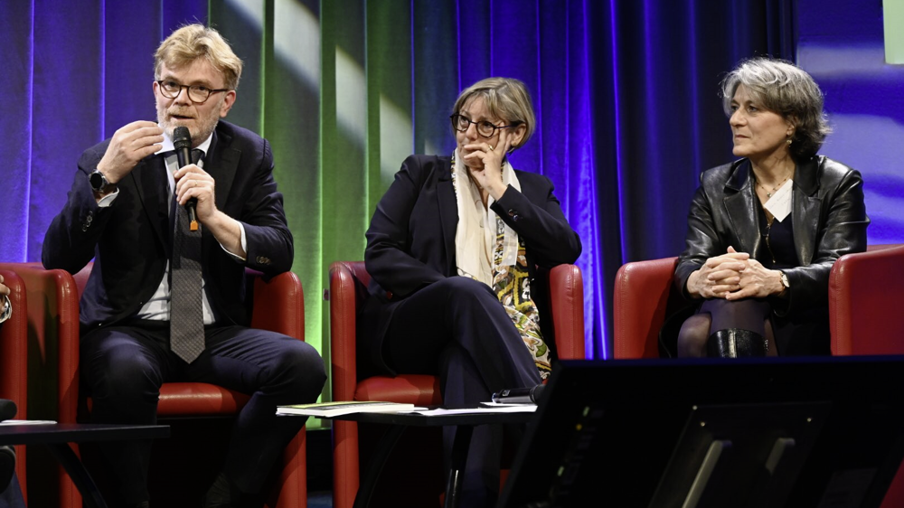 Marc Fesneau a lancé le Programme et équipements prioritaires de recherche sur l'agroécologie et le numérique, en présence de la ministre de l’Enseignement supérieur et de la Recherche Sylvie Retailleau (au centre), le 6 janvier 2023. Marc Fesneau a lancé le Programme et équipements prioritaires de recherche sur l'agroécologie et le numérique, en présence de la ministre de l’Enseignement supérieur et de la Recherche Sylvie Retailleau (au centre), le 6 janvier 2023.