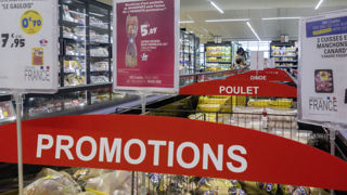 Michel-Edouard Leclerc et Didier Duhaupand, le patron d'Intermarché, dénoncent le risque inflationniste d'une proposition de loi qui sera débattue en commission le 11 janvier à l'Assemblée nationale. Michel-Edouard Leclerc et Didier Duhaupand, le patron d'Intermarché, dénoncent le risque inflationniste d'une proposition de loi qui sera débattue en commission le 11 janvier à l'Assemblée nationale.