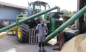 Pour rentabiliser la machine, Antoine Badouard commence à proposer la prestation chez des clients qui broyaient eux-mêmes ou n’avaient pas de solution. Pour rentabiliser la machine, Antoine Badouard commence à proposer la prestation chez des clients qui broyaient eux-mêmes ou n’avaient pas de solution.