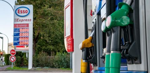 Les personnes éligibles à l'aide carburant pourront en faire la demande à partir du 16 janvier 2023 sur un formulaire mis en ligne sur le site impôts.gouv.fr. Les personnes éligibles à l'aide carburant pourront en faire la demande à partir du 16 janvier 2023 sur un formulaire mis en ligne sur le site impôts.gouv.fr.