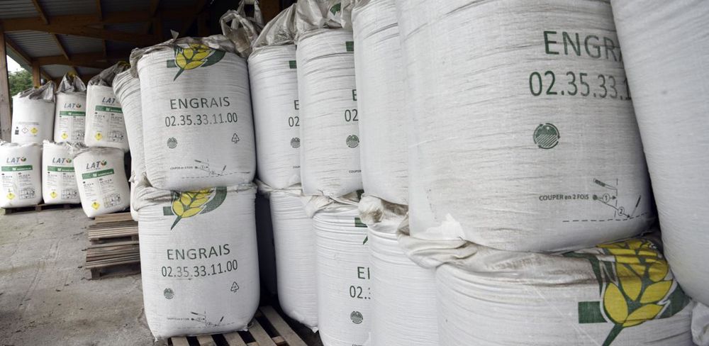 Le prix des intrants diminue du mois d'octobre au mois de novembre 2022 mais est en hausse sur un an.