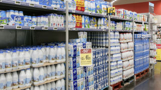 Le prix du lait français est en majeure partie lié aux produits de grande consommation. Le prix du lait français est en majeure partie lié aux produits de grande consommation.