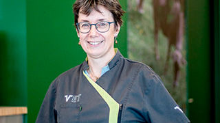 « Beaucoup d’éleveurs cherchent à soigner leurs animaux avec des méthodes alternatives, mais dans de nombreux de cas, il faut d’abord s’interroger sur les pratiques zootechniques », insiste Edwige Bornot, docteur vétérinaire. « Beaucoup d’éleveurs cherchent à soigner leurs animaux avec des méthodes alternatives, mais dans de nombreux de cas, il faut d’abord s’interroger sur les pratiques zootechniques », insiste Edwige Bornot, docteur vétérinaire.
