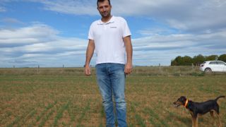 Denis Vernet a semé la variété de blé tendre RGT Monte Carlo. Elle lui permet d’allonger la rotation des cultures entre deux lavandins.