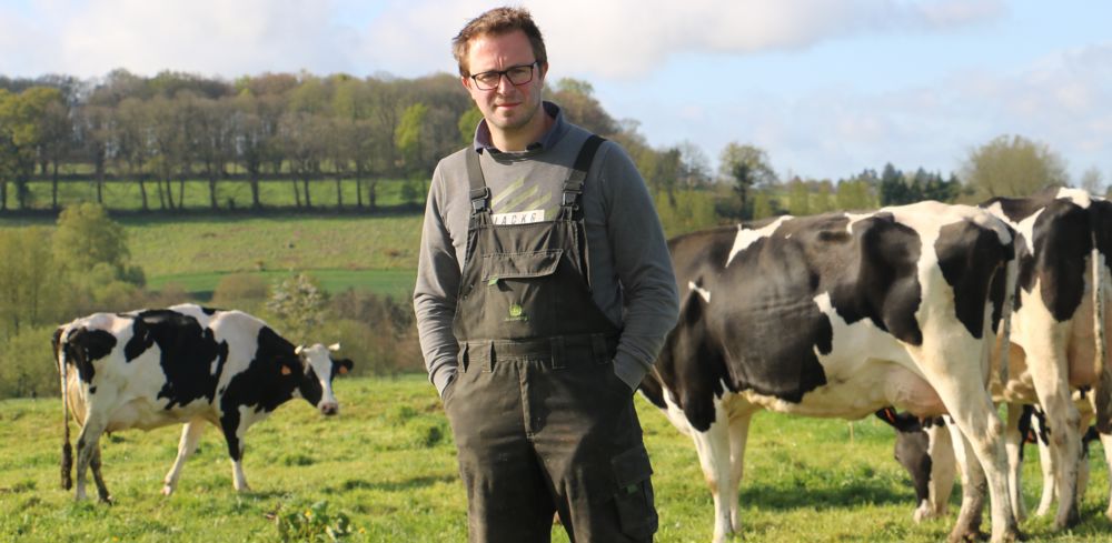 Julien Pelé, éleveur laitier, est engagé dans une démarche bas carbone.