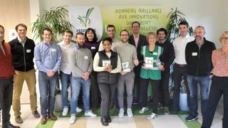 La remise des prix du concours de Végépolys Valley a eu lieu à l’issue des délibérations du jury, le 9 décembre dernier. Les cinq lauréats sont accompagnés des membres du jury.