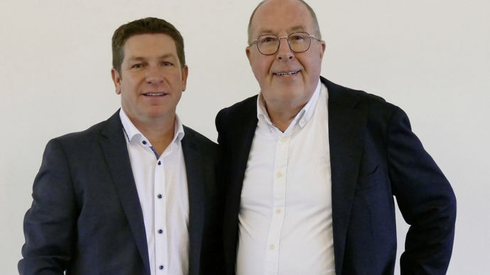 « Je compte bien poursuivre cette démarche [de diversification, ndlr] pour que notre groupe coopératif soit porteur de solutions pour ses adhérents agriculteurs », fait savoir Bruno Didier, président d'EMC2 (à g.) au côté de Philippe Mangin.