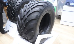 Le pneu radial Agilxtra 600/55 R26.5 est fait pour être monté sur des remorques, épandeurs et tonnes à lisier. Le pneu radial Agilxtra 600/55 R26.5 est fait pour être monté sur des remorques, épandeurs et tonnes à lisier.