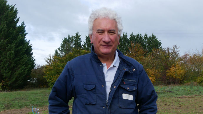 Bernard Brocas, technicien expérimentation à Val de Gascogne et chargé du projet "La Récré au champ" à destination des écoliers. Ici sur la parcelle qu'il a travaillée avec les écoliers.