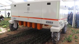 PixelFarmingRobotics a profité du Fira pour dévoiler son robot de désherbage laser en action. PixelFarmingRobotics a profité du Fira pour dévoiler son robot de désherbage laser en action.