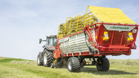 L'autochargeuse Pöttinger Boss 3000 se décline en trois versions de 18,7, 21,3 et 23,9 m³.