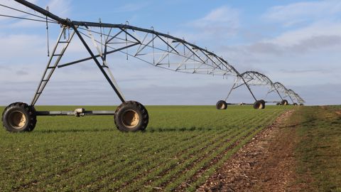 Le matériel d'irrigation sera éligible aux aides pour la protection contre la sécheresse et les risques climatiques.