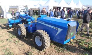 Le tracteur électrique autonome e-K18, conçu par Softivert, est prévu pour préparer, fertiliser et semer les parcelles de grandes cultures. Pour le moment, il est en test avec un semoir de précision semi-porté, doté d’éléments Monosem. Le tracteur électrique autonome e-K18, conçu par Softivert, est prévu pour préparer, fertiliser et semer les parcelles de grandes cultures. Pour le moment, il est en test avec un semoir de précision semi-porté, doté d’éléments Monosem.