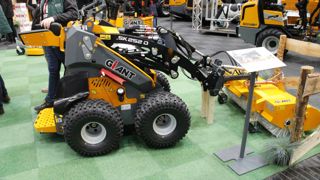 Tobroco-Giant est connu pour ses chargeurs compacts et ultra-compacts à destination de l'agriculture et du BTP.