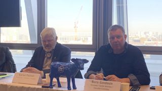 Kjartan Poulsen, le président danois de l’EMB (à gauche) et Boris Gondouin, représentant français, appellent l’Union européenne à se saisir des indicateurs de l’observatoire du marché pour prévenir l’émergence d’une nouvelle crise. Kjartan Poulsen, le président danois de l’EMB (à gauche) et Boris Gondouin, représentant français, appellent l’Union européenne à se saisir des indicateurs de l’observatoire du marché pour prévenir l’émergence d’une nouvelle crise.