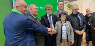 « C’est une première brique de sécurisation dans la phase de l’installation », s’est réjoui Marc Fesneau, le ministre de l'Agriculture, lors du lancement du fonds de portage de foncier par les Safer au Sia, le 3 mars 2023. « C’est une première brique de sécurisation dans la phase de l’installation », s’est réjoui Marc Fesneau, le ministre de l'Agriculture, lors du lancement du fonds de portage de foncier par les Safer au Sia, le 3 mars 2023.