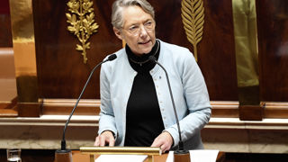 Après l’adoption du texte par le Parlement, la mobilisation se poursuit pour empêcher sa promulgation. Après l’adoption du texte par le Parlement, la mobilisation se poursuit pour empêcher sa promulgation.