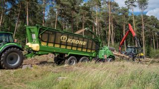 La remorque GX de Krone est utilisée pour la méthanisation et le transport des plaquettes. La remorque GX de Krone est utilisée pour la méthanisation et le transport des plaquettes.