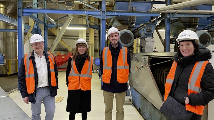 De gauche à droite : Raphaël Biscaras, responsable commercial Nord-Ouest coc100 chez Centre Ouest Céréales Anne-Sophie Serra, chef de projet RSE et transition énergétique de Heppner, Clément Théroux, directeur régional Maine-Touraine, de Heppner, et Laure Dubuisson, gérante de STVM.