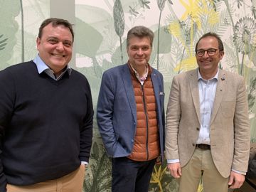 Nicolas Leroy (président de la commission économique), Laurent Bizot (président de l'Unep) et Vincent Adeline (délégué général) Nicolas Leroy (président de la commission économique), Laurent Bizot (président de l'Unep) et Vincent Adeline (délégué général)