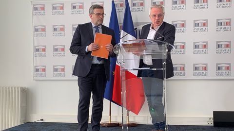 Philippe Bolo et Charles Fournier proposerons quarante mesures de lutte contre la grippe aviaire au ministre de l'Agriculture Marc Fesneau. Philippe Bolo et Charles Fournier proposerons quarante mesures de lutte contre la grippe aviaire au ministre de l'Agriculture Marc Fesneau.