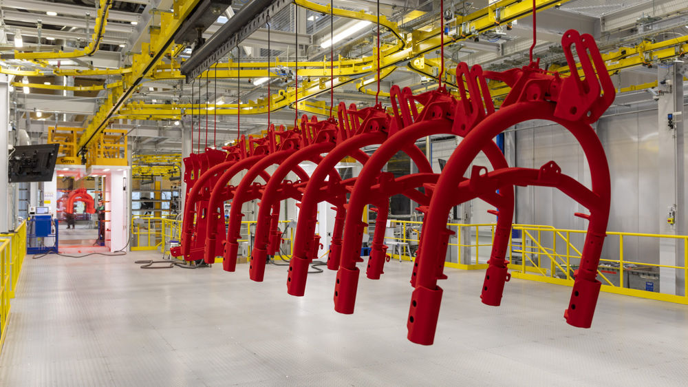 Le constructeur autrichien a inauguré le 14 avril 2023 le second hall de son site de St. Georgen. Celui-ci accueille entre autres la partie peinture.