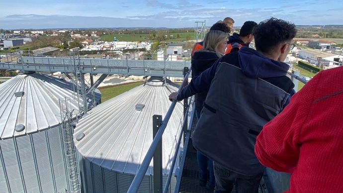 Visite de silo par les cinq agents de silo de Piveteau en formation avec Asfona.