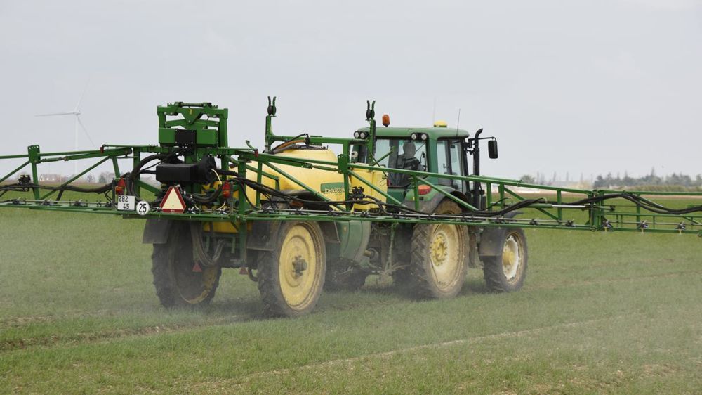 Sur un an, le prix de l'ensemble des intrants reste à un niveau très élevé, malgré une baisse continue depuis octobre 2022.