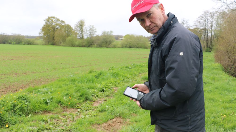 Grâce à l’application, Étienne Bricet peut signaler les dégâts avec la localisation, l'espèce concernée, la nature des cultures et prendre une photo.