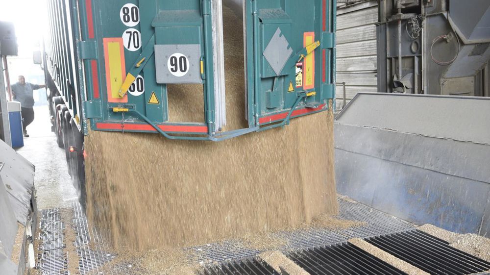 Cinq premiers camions de produits agricoles ont transité par la Pologne dans la nuit de jeudi à vendredi.