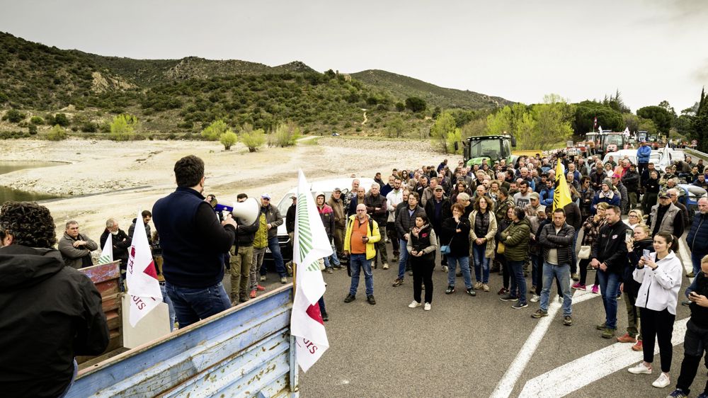 Le 14 avril, les agriculteurs ont organisé une opération escargot jusqu'au lac de Vinça. Si les règles avaient été adaptées, celui-ci contiendrait 10 millions de m³ d'eau en plus.