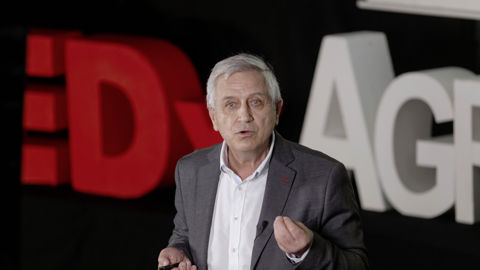 Francis Bucaille, auteur du livre « Revitaliser les sols », cofondateur de Gaïago et ancien agriculteur.