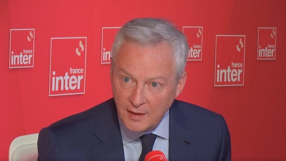 Bruno Le Maire menace les grands industriels d'user d'instrument fical si ils ne reviennent pas à la table des négociations commerciales pour faire baisser les prix aux consommateurs.