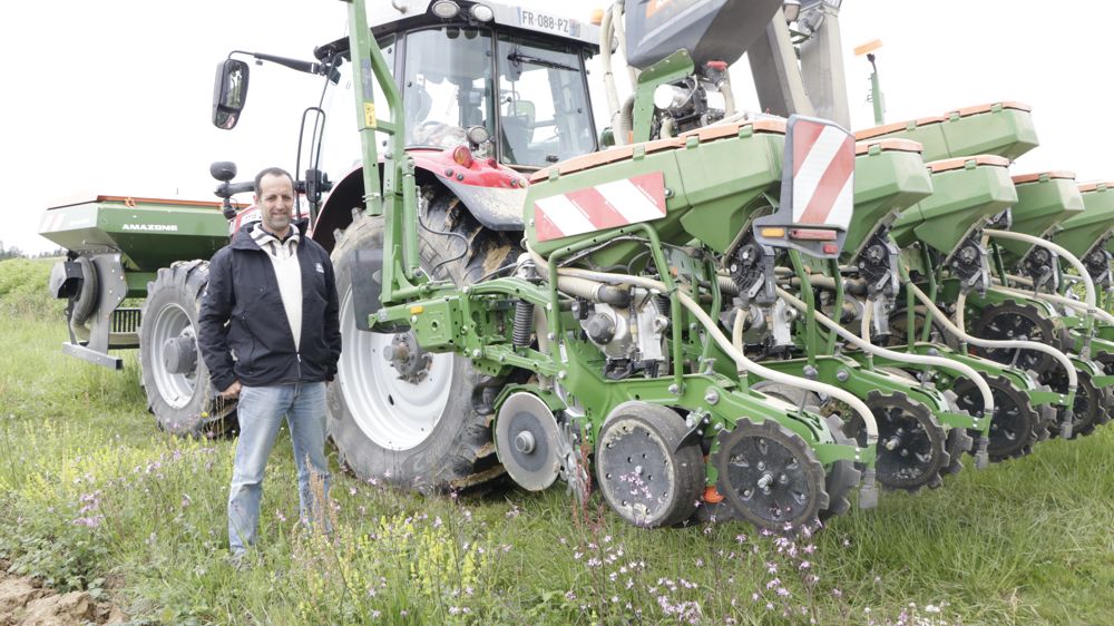 Frédéric Escamocher Agriculteur dans le Gers, pratique la modulation de doses de semis intraparcellaire pour son maïs et son tournesolFrédéric Escamocher, agriculteur dans le Gers, pratique la modulation de doses de semis intraparcellaire pour son maïs et son tournesol