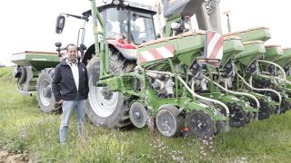 Frédéric Escamocher Agriculteur dans le Gers, pratique la modulation de doses de semis intraparcellaire pour son maïs et son tournesolFrédéric Escamocher, agriculteur dans le Gers, pratique la modulation de doses de semis intraparcellaire pour son maïs et son tournesol