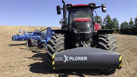 Le dispositif SoilXplorer est commercialisé par AgXTend, une filiale de CNH. Ce capteur analyse le tassement du sol.