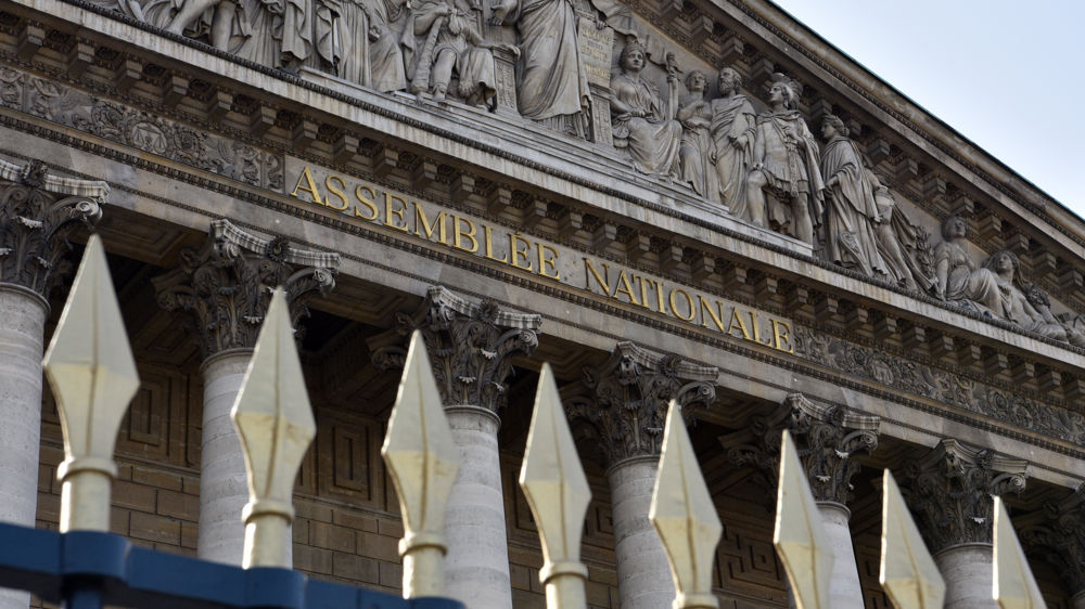 Grégoire De Fournas (député RN) a déposé une proposition de loi afin de transférer la compétence des autorisations de mise sur le marché, de l'Anses, au ministère de l'Agriculture, comme c'était le cas auparavant.