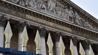 Grégoire De Fournas (député RN) a déposé une proposition de loi afin de transférer la compétence des autorisations de mise sur le marché, de l'Anses, au ministère de l'Agriculture, comme c'était le cas auparavant. Grégoire De Fournas (député RN) a déposé une proposition de loi afin de transférer la compétence des autorisations de mise sur le marché, de l'Anses, au ministère de l'Agriculture, comme c'était le cas auparavant.