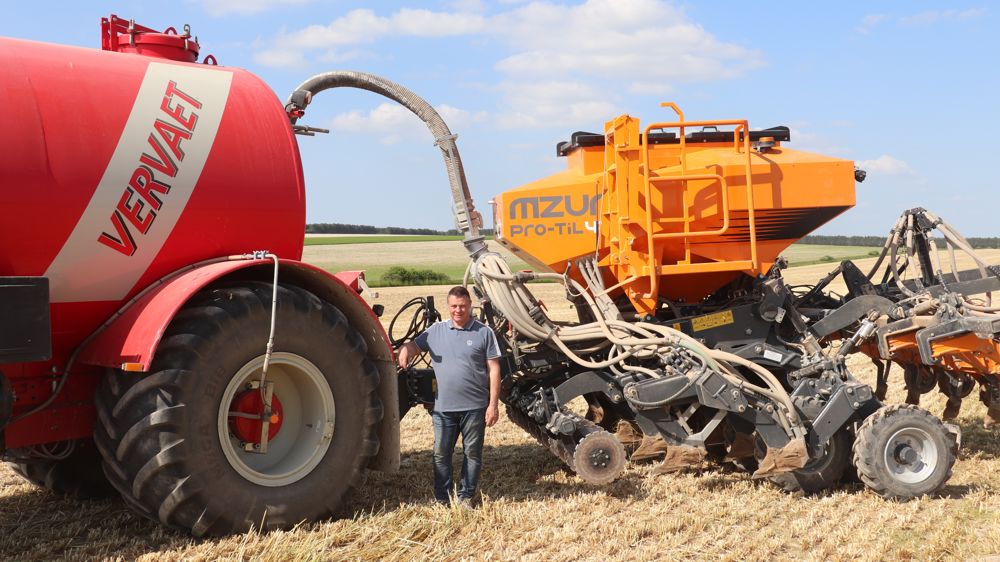 Avant de proposer la prestation combinant l’automoteur et le semoir de strip-till, Thierry Rosay a essayé ce dernier chez lui pendant 2 ans .