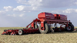 La largeur de travail du semoir autonome Horsch peut atteindre 36 m. La largeur de travail du semoir autonome Horsch peut atteindre 36 m.